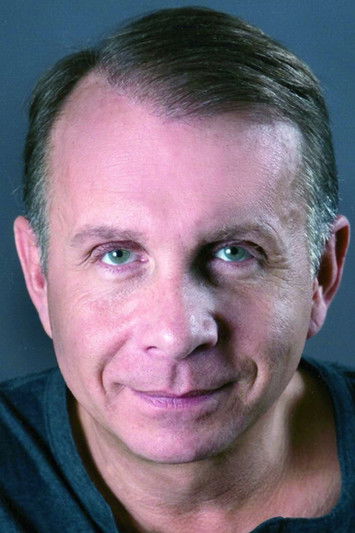 Michel Castenholt as Hoteldirektøren