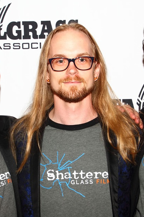 Naythan Smith as Karl Gallo