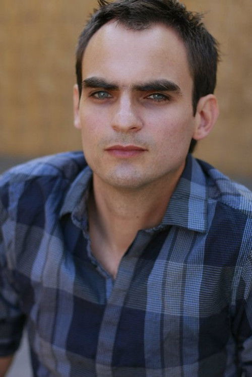 Hernán Garza as Mario