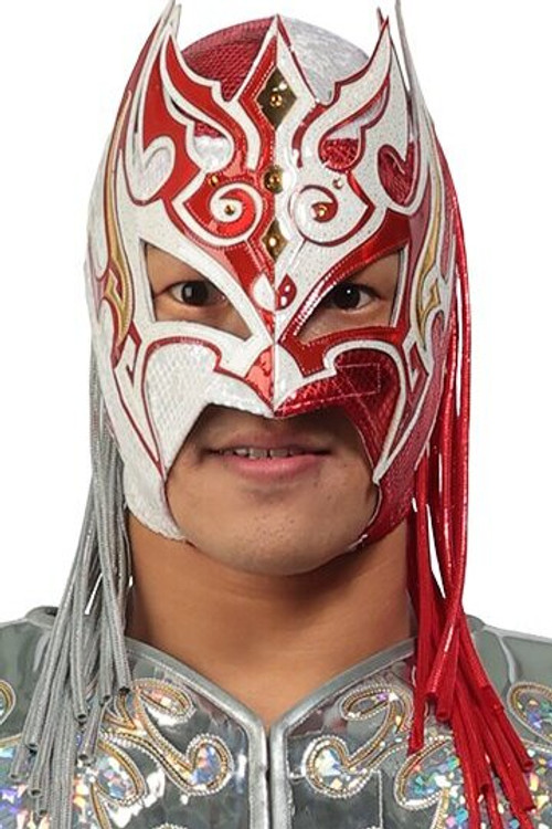 Kohei Fujimura as Alejandro