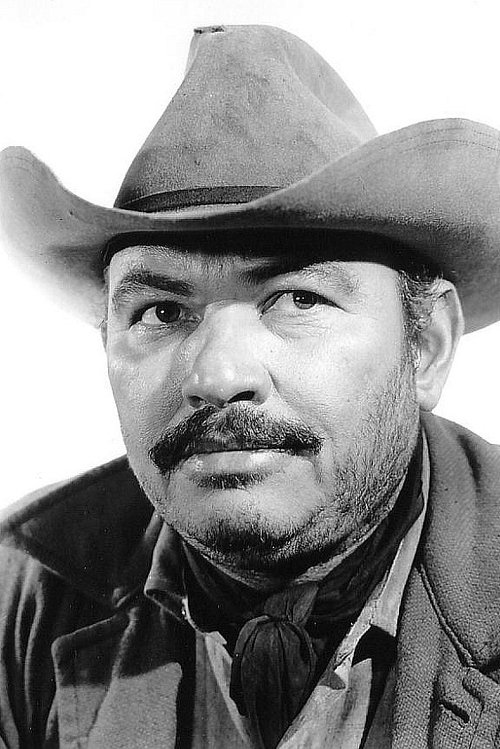 Juan García as Luis