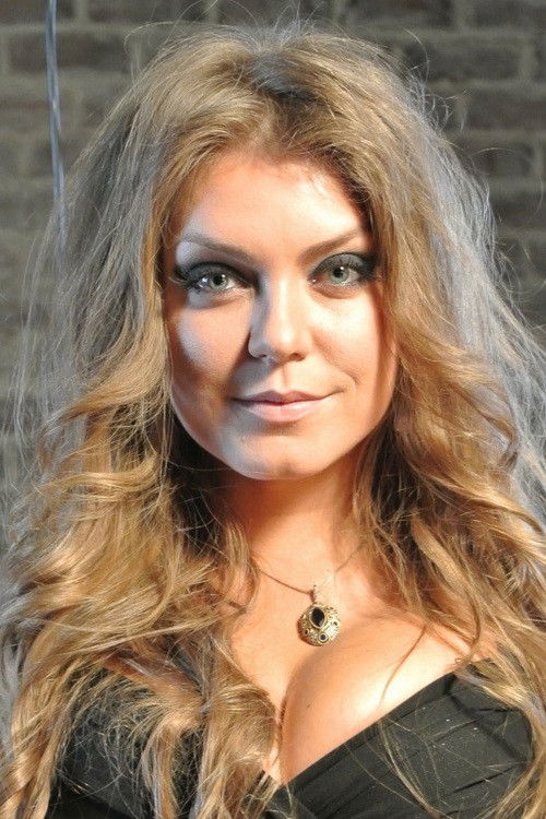 Oksana Pochepa as Self - Expert