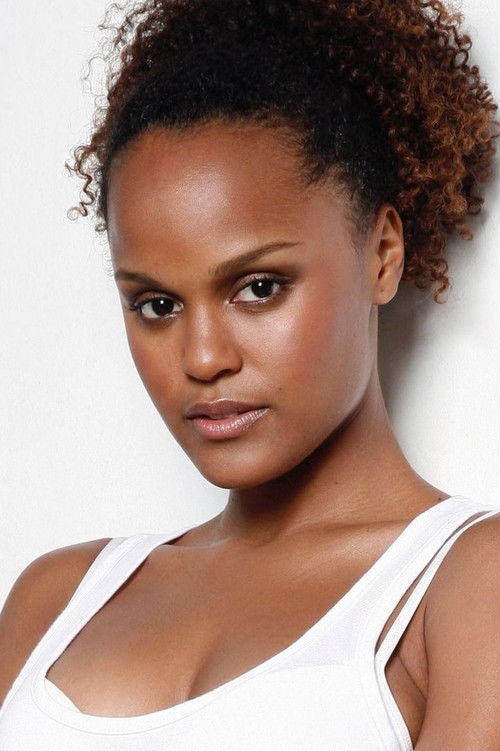 Cintia Rosa as Suzana