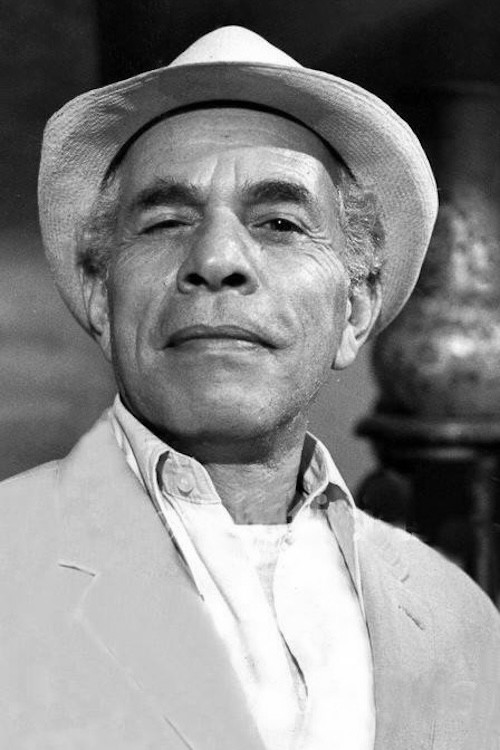 Arturo Calderón as Tobías