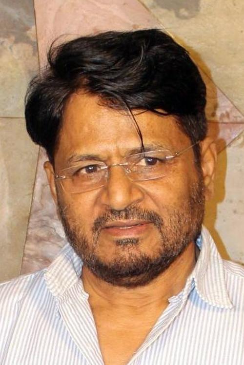Raghubir Yadav as Loknath