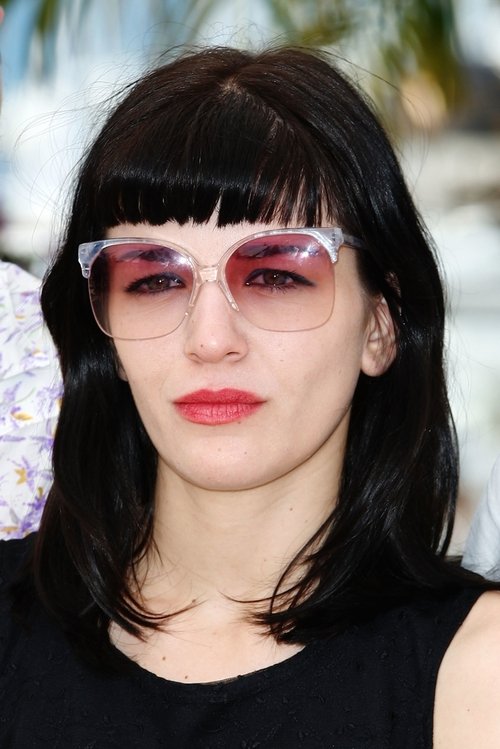 Mary Tsoni as Younger Daughter