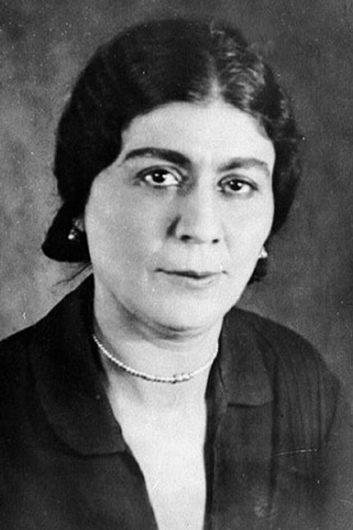 Aziza Mammadova as Fatma