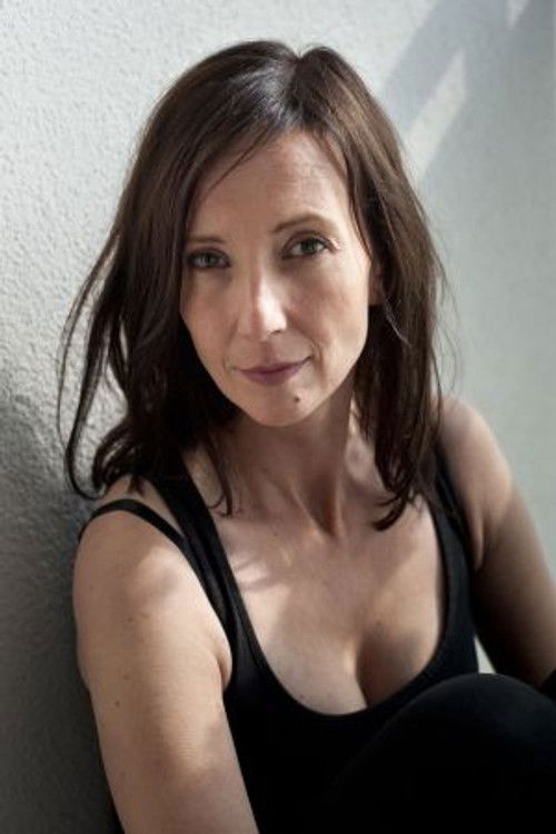 Anna Holtermann as Elke