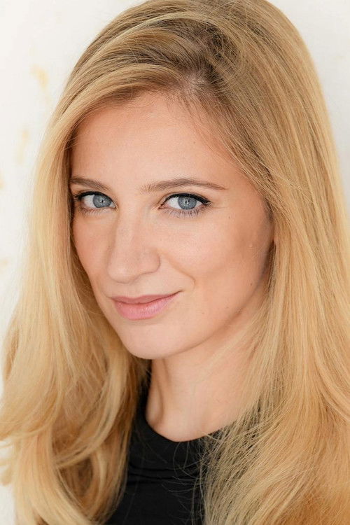 Adriana Vecchioli as Lola