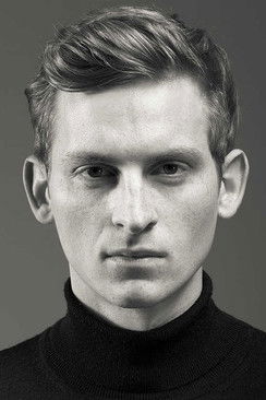 Vincent Valladon as Tom