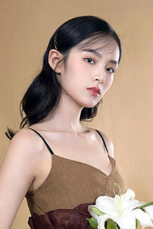 Zhu Yunhui as Jia Yichun