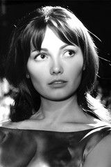 Mila Stanić as Clara, la ragazza alla stazione