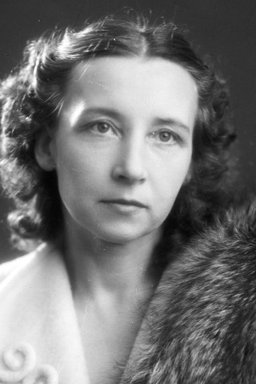 Linda Tubin as Anna, Cleaner