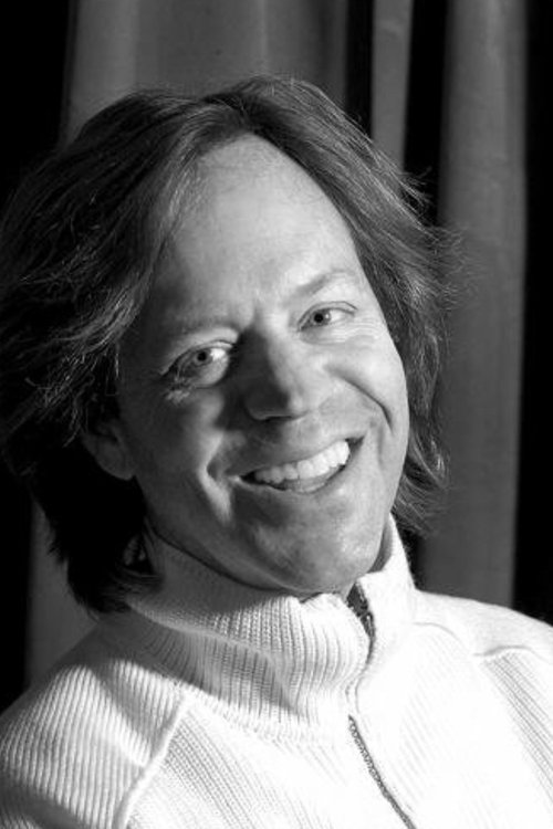 Robert Houston as Bobby Carter