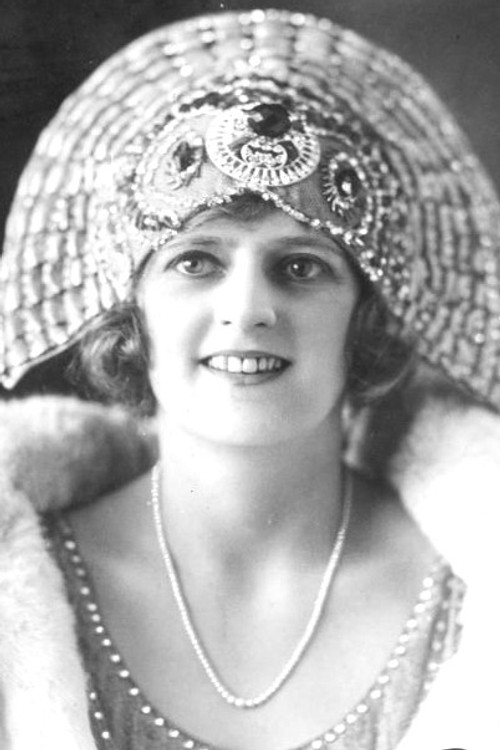 Madge Elliott as Calpurnia