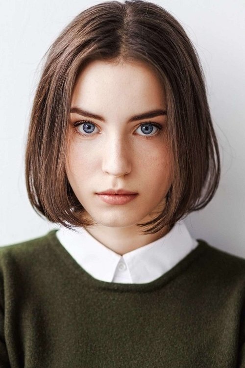 Jana Zvedeniuk as Esther