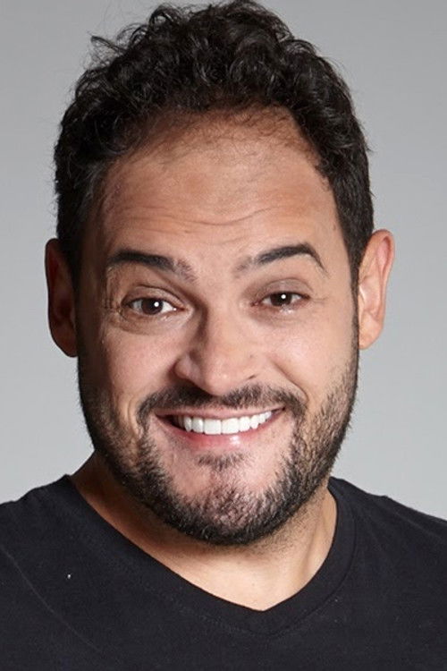 Matheus Ceará as Zé