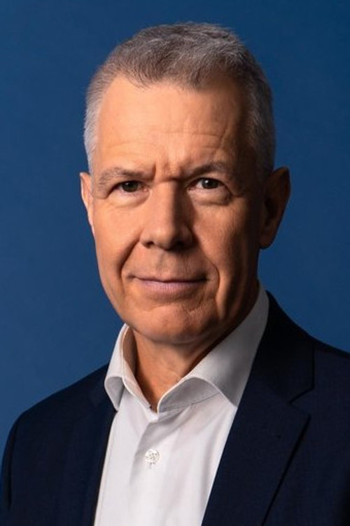 Peter Kloeppel as RTL Nachrichtenmoderator