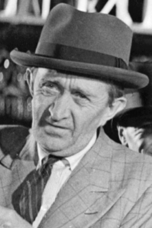 Uno Larsson as Elderly Man with Glasses and Hat at the Funfair (uncredited)