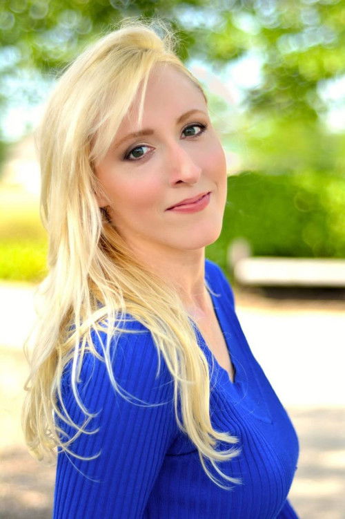 Lillian Lamour as Curtis's Mother