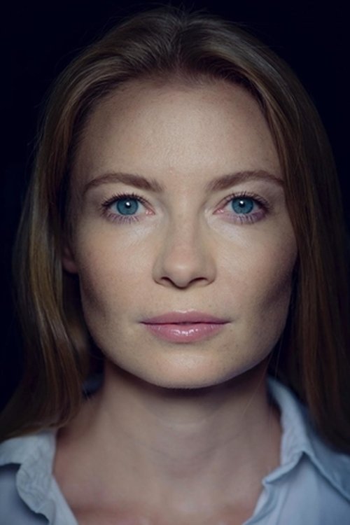 Karolina Chapko as Ola Zarzecka