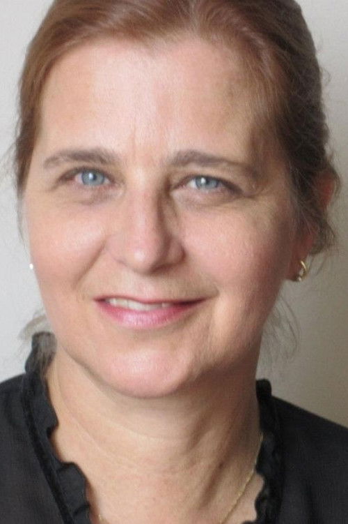 Dhenyze Iwone as Vózona