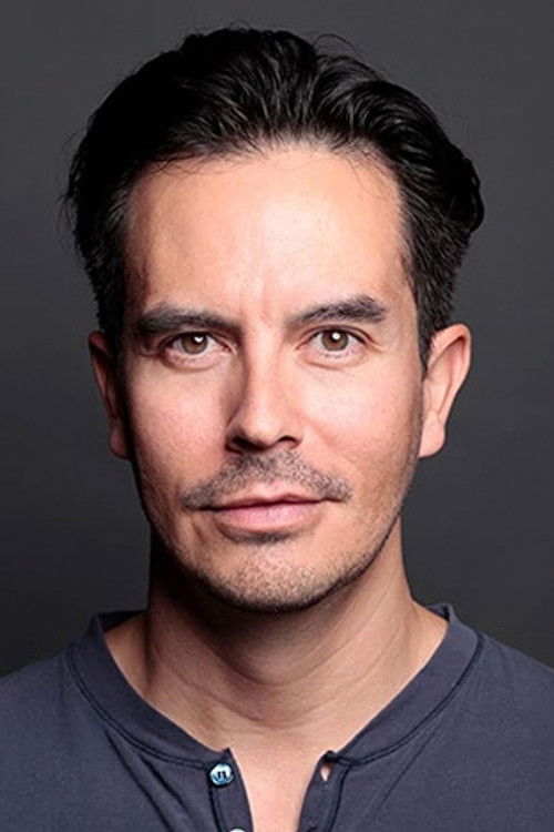 Luis Aldana as Drinker/Male Executive