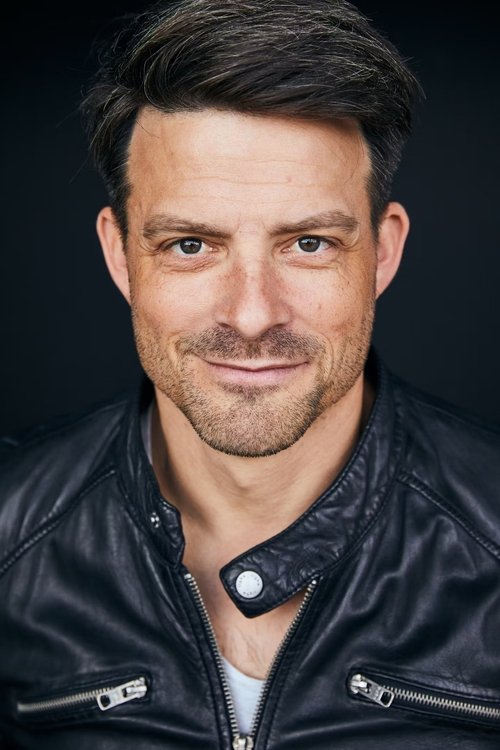 Daniel Buder as Pilot