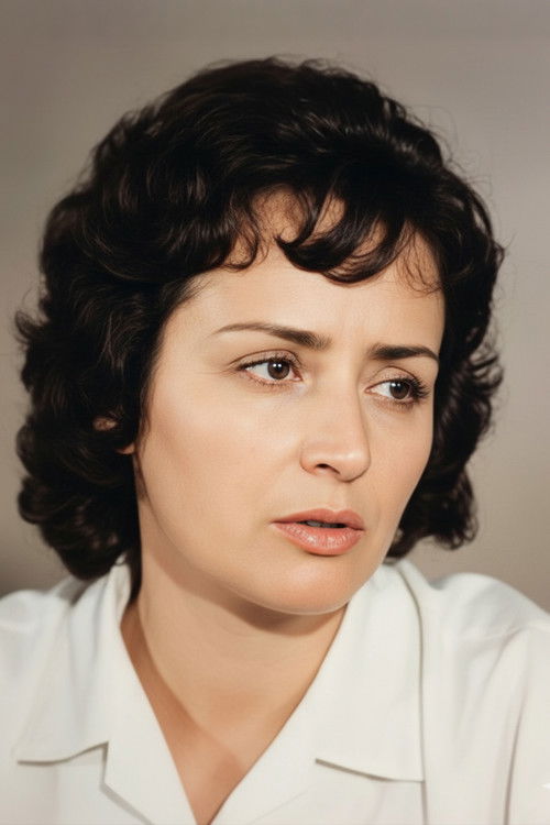 Selma Erkut as Emine