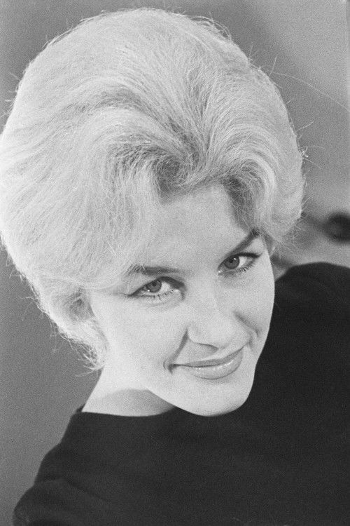 Alice Talvik as Aeroflot Cashier (uncredited)