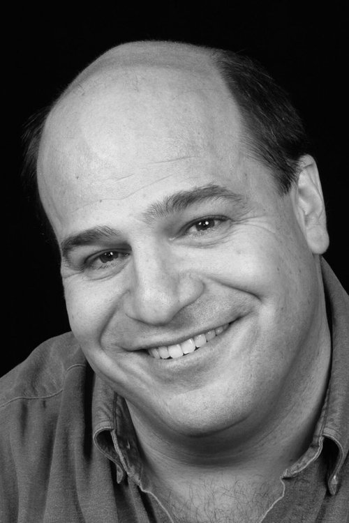 Harry Standjofski as Morrie