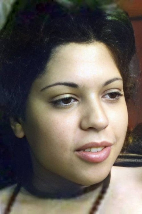 Rita Davis as Girl in White Dress (uncredited)