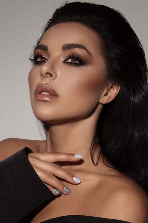 Alla Kushnir as راقصة