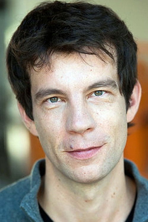 Raphael Magnabosco as l'employé
