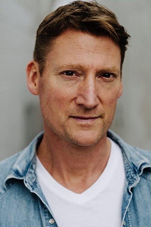 Aaron Pearl as Barry Matthews