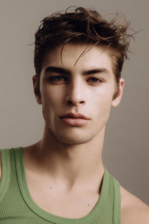 Martim Canavarro as Alexandre Antunes