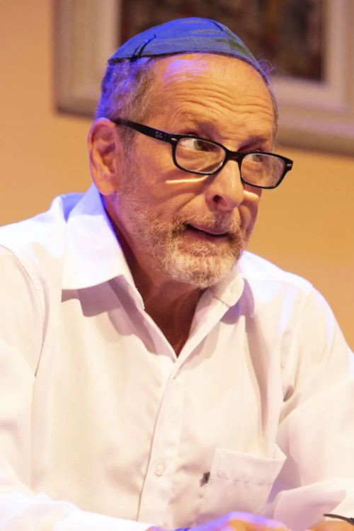 Daniel Barcellos as Rafael