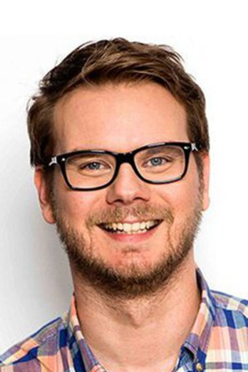 Etienne Gardé as Notar