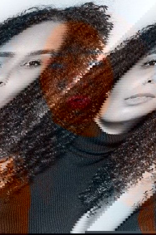 Thainara Pereira as Karen