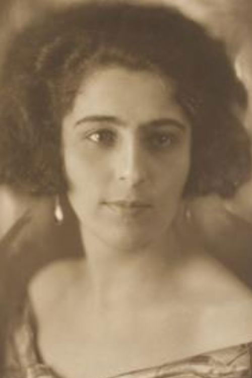 Henriëtte Blazer as Danseres in het nachtcafé 'Alcazar'