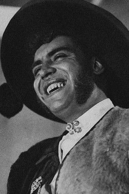 Antonio Fagim as Romão