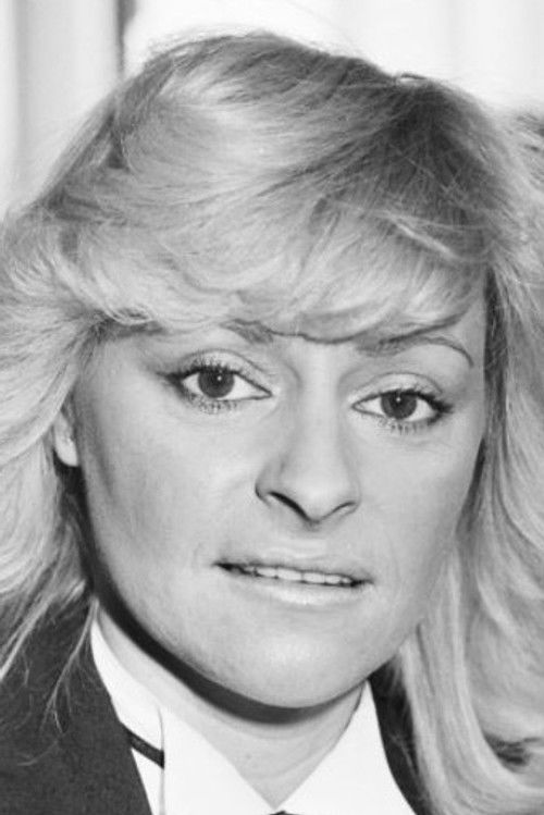 Corrie Konings as Zangeres