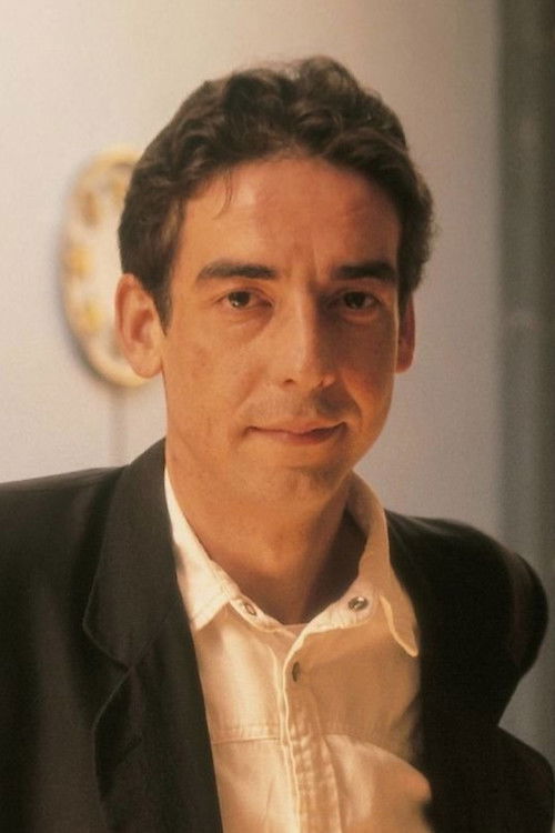 Carlos de Gabriel as Periodista