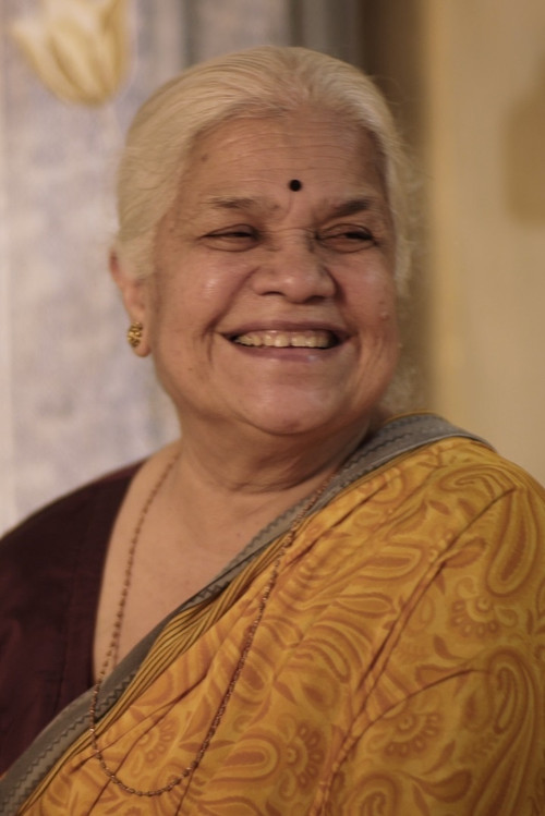 Jyoti Subhash as Saguna Aatya