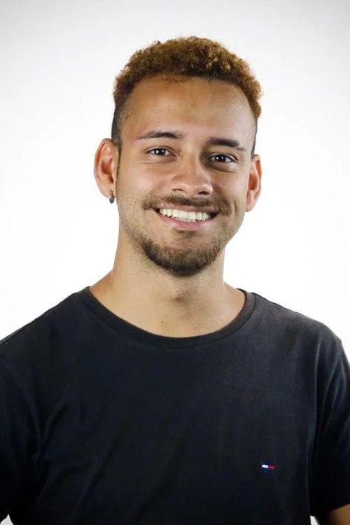 Ícaro Matheus as Luís