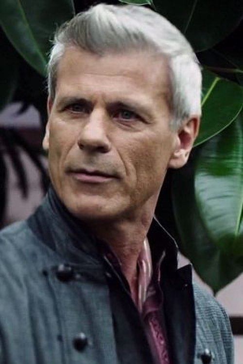 Rob Stewart as Thomas Hardison