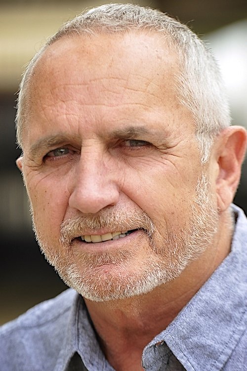 Chris Betts as 'Bondi' Bob Maclean