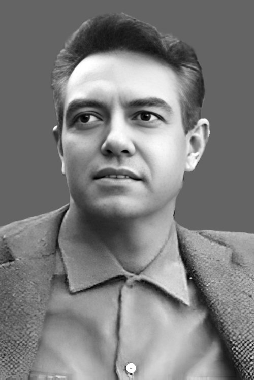 Alberto Dalbés as Carver