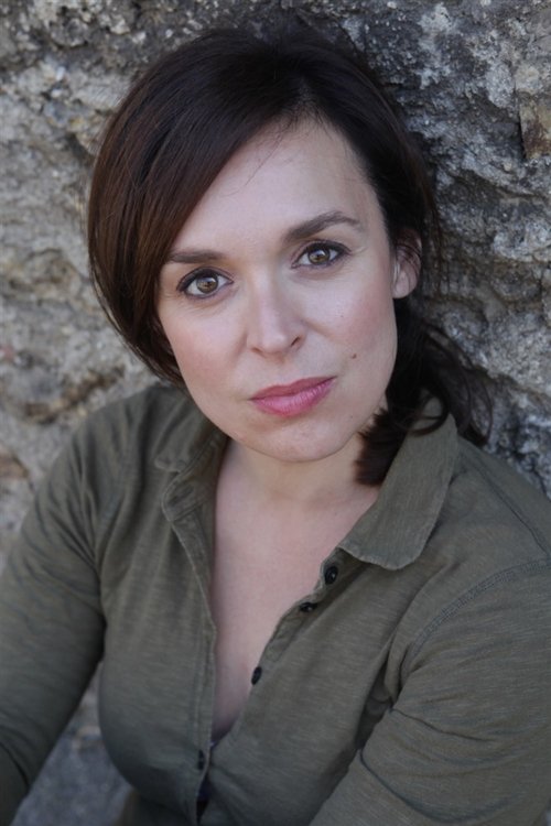 Jennie-Anne Walker as Présentatrice TV