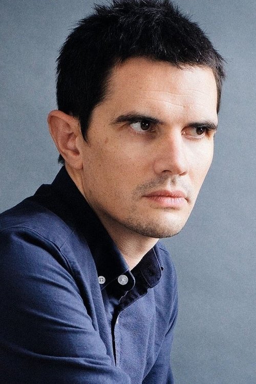 Mathieu Lescop as Chanteur du bar